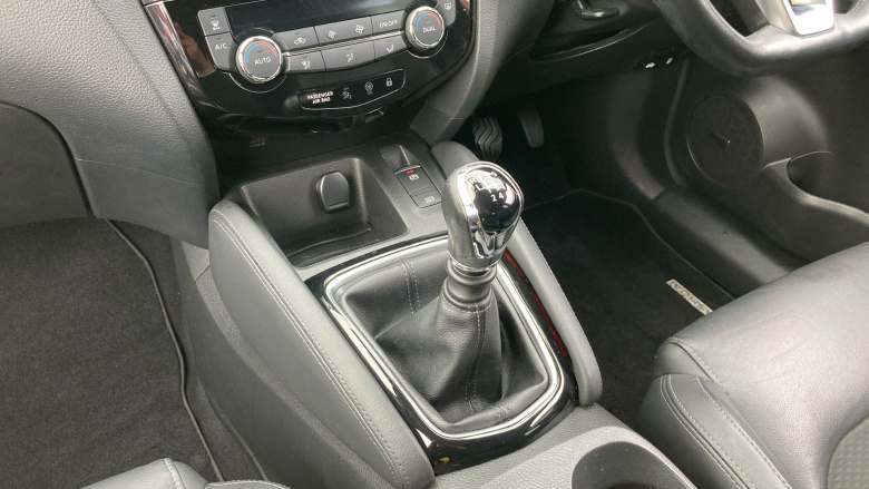 Nissan Qashqai 1.3 DiG-T Tekna 5dr Petrol Hatchback